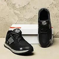 Високі чоловічі шкіряні кросівки з білими вставками на підошві