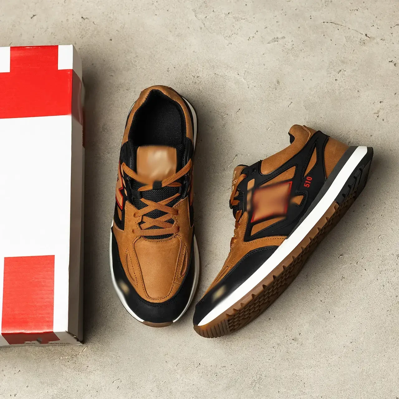 Світло-коричневі шкіряні чоловічі кросівки з чорними вставками