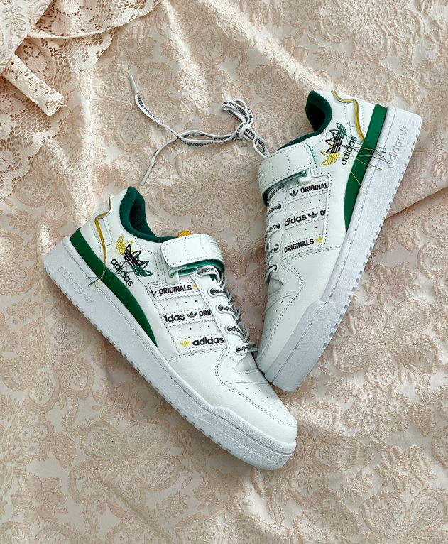 Жіночі кросівки Adidas Forum 84 Low White Green Yellow Адідас Форум білі з зеленим шкіряні на липучці осінь весна літо