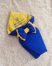 Демісезонний мусліновий конверт на виписку жовто-блакитний, вишивка "Маленький Українець"