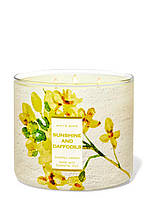 Свеча ароматическая Bath & Body Works SUNSHINE & DAFFODILS BBW0265W 411 г Светло-серый