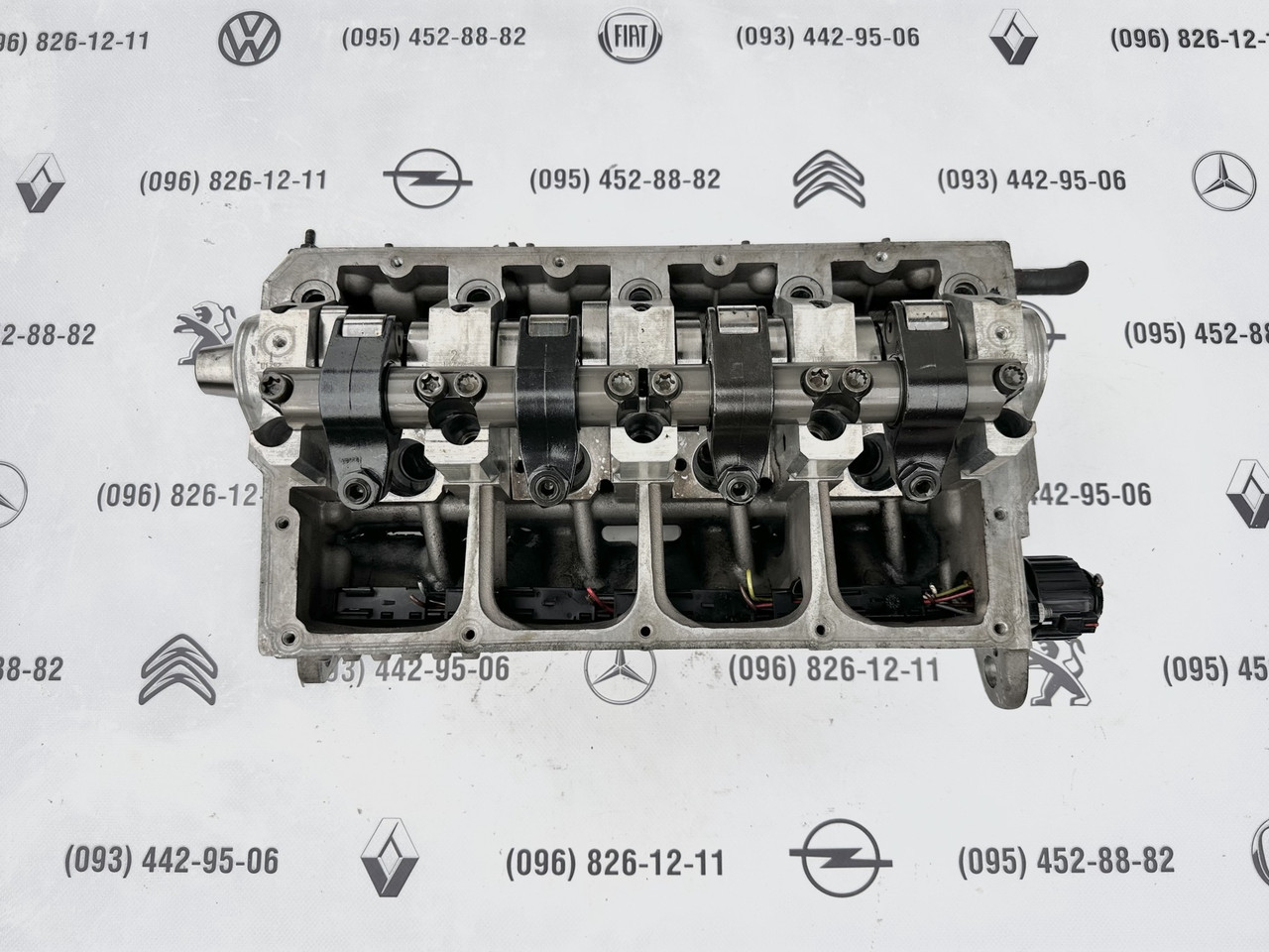 ГБЦ-головка блока VW Caddy T5 Golf Passat Touran Фольксваген Кальді Тоуран Пассат Гольф 038103373