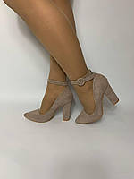 Замшевые женские туфли бежевые на устойчивом высоком каблуке 10 см с ремешком лодочки праздничные