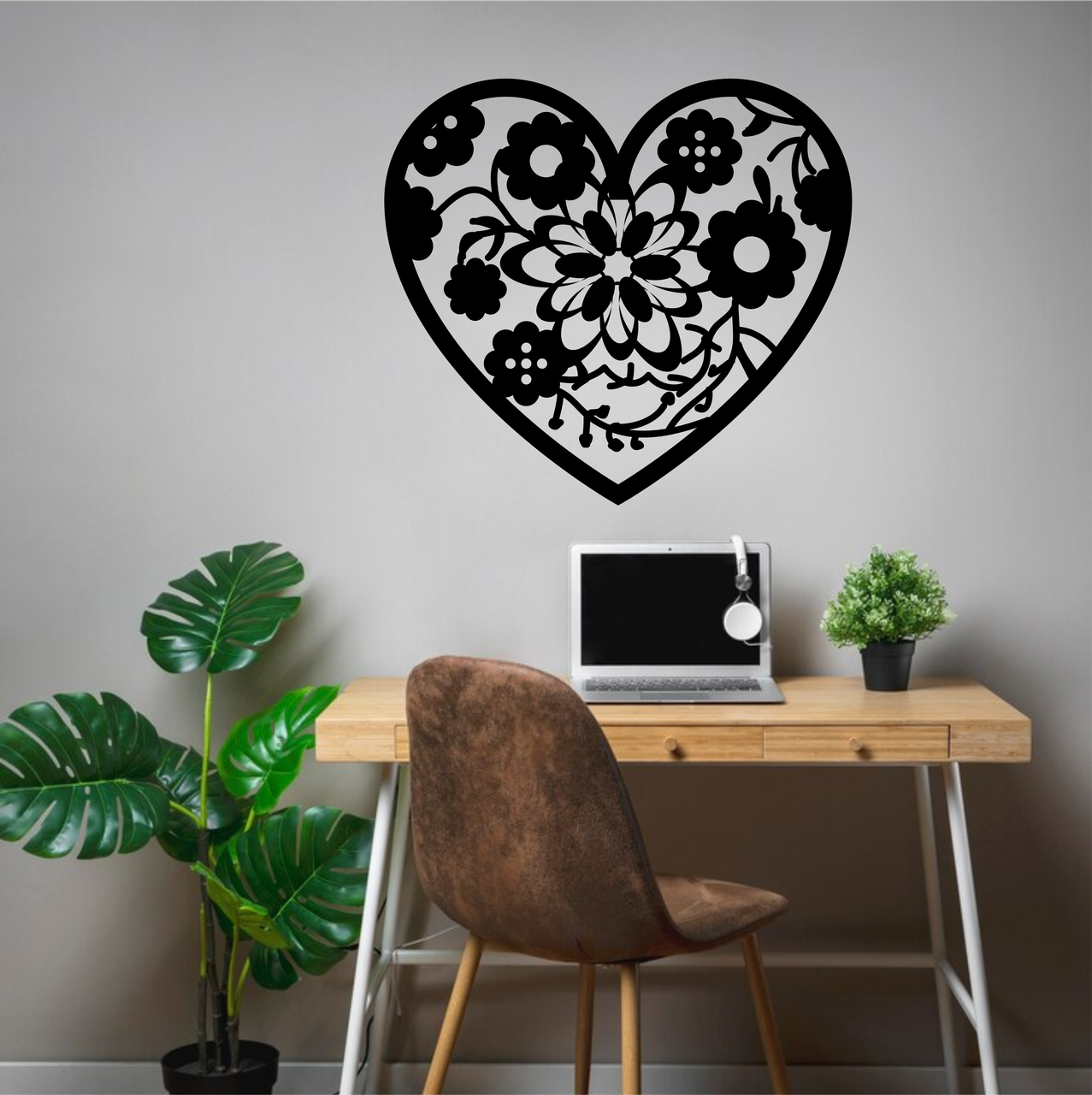 Виниловая интерьерная наклейка декор на стену, обои и другие поверхности "Сердце в цветах" (цвет на выбор) с - фото 1 - id-p2133933546