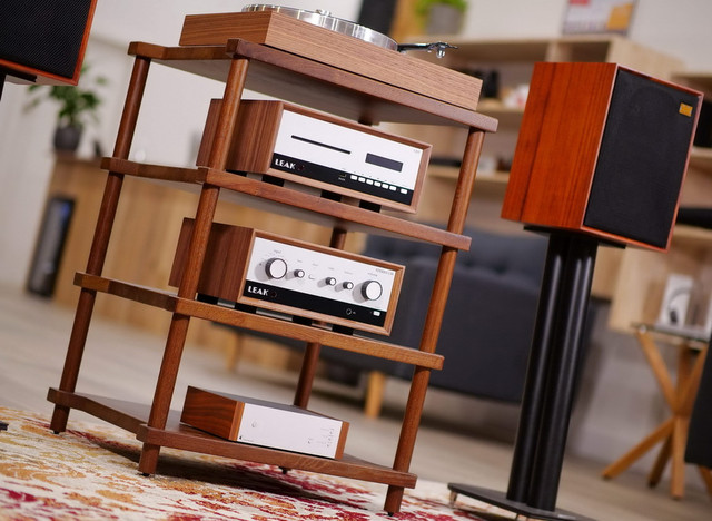 Leak Stereo 130 Walnut