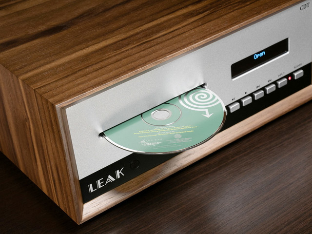 Leak Stereo 130 Walnut