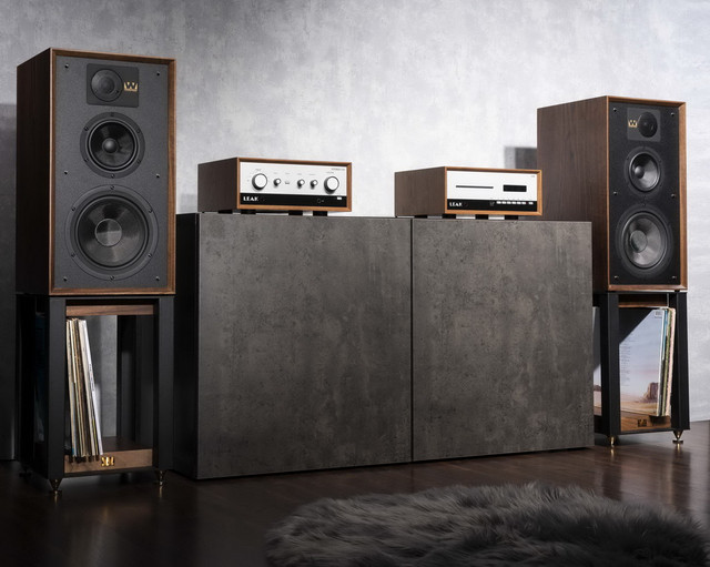 Leak Stereo 130 Walnut