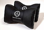 Подушка на підголовник в авто з логотипом Mercedes-Benz чорна 1 шт, фото 3