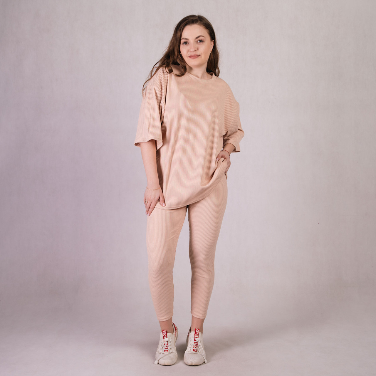 Жіночий костюм легінси та футболка-сорочок однотоонний кремовий 44-54р