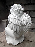 Ангел скульптура. Скульптура Янголятко з ведмедиком з бетону h=36 см, фото 2