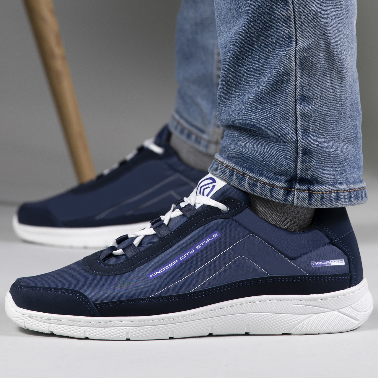 Кросівки чоловічі сині з білою підошвою