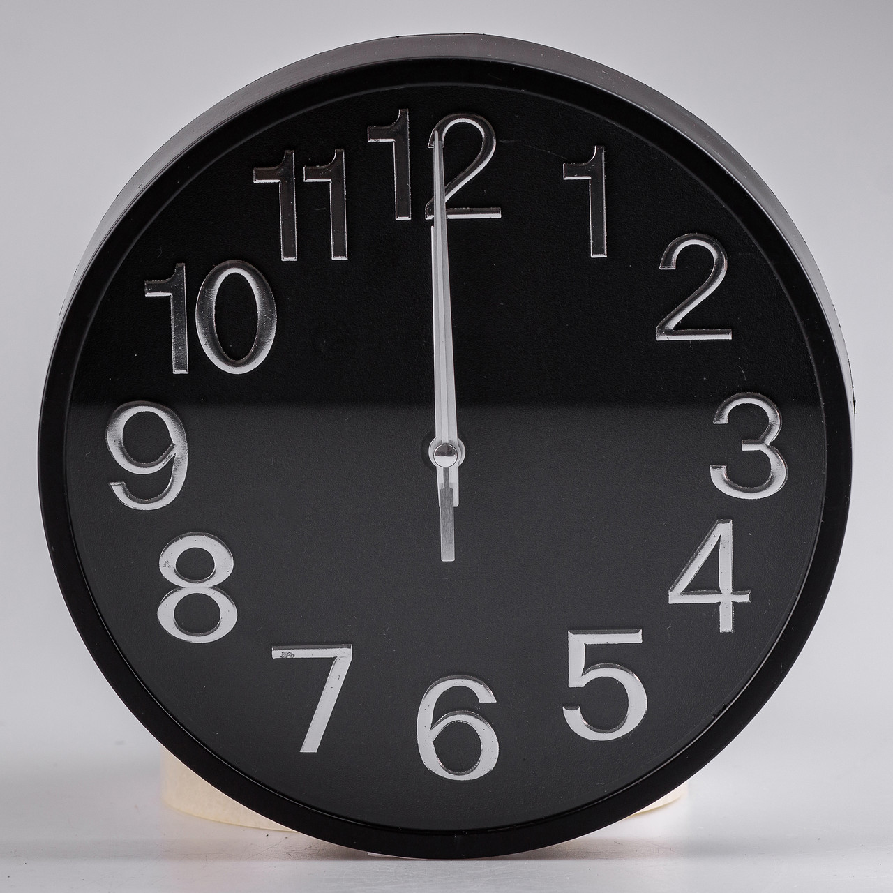 Годинник настінний великі круглий механічний годинник чорний на батарейках 19,5 см Trend