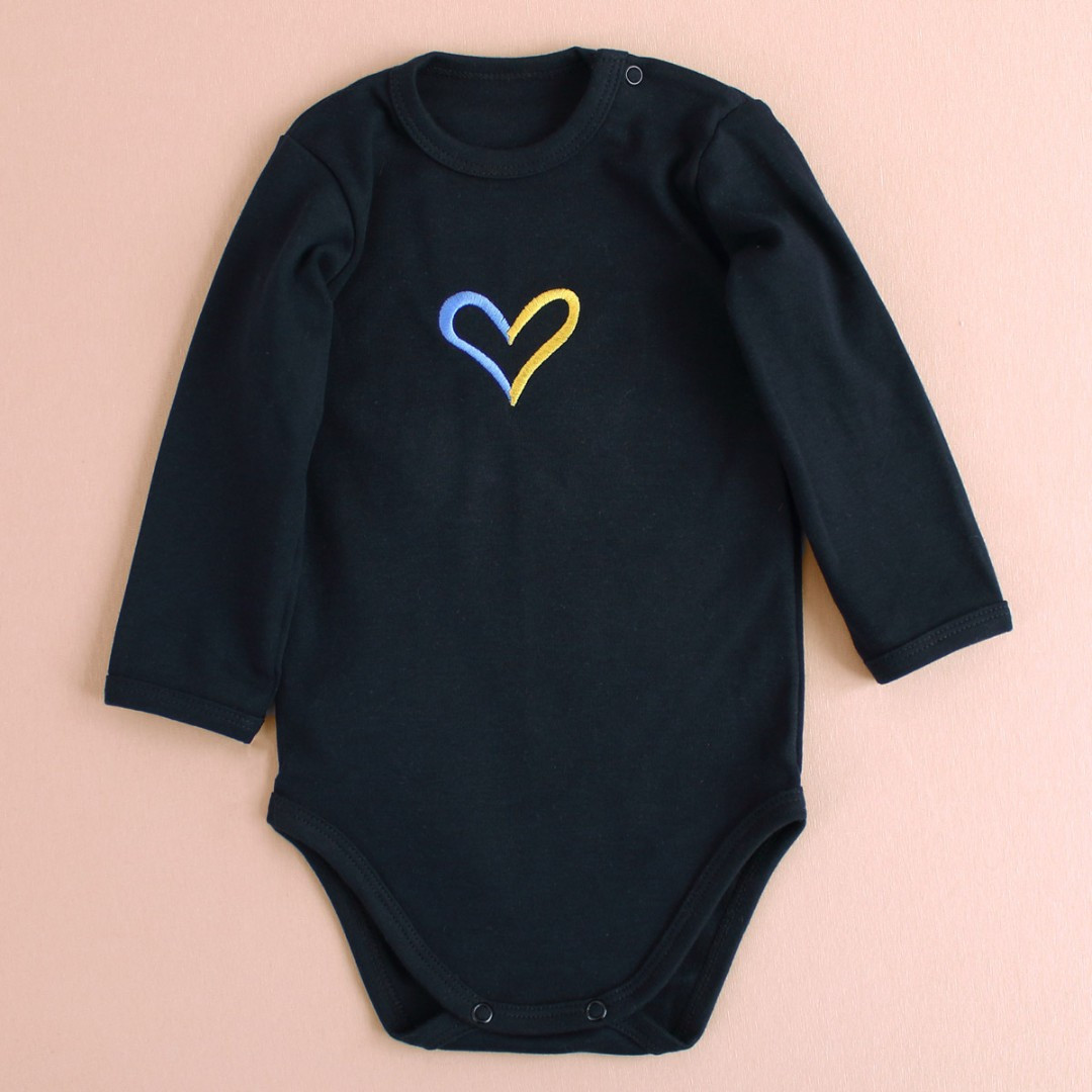 Чорні Боді дитячі з синьо-жовтим сердечком, Красивые боди для новорожденных и до 2 лет, Ясельний одяг боді