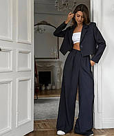 Жіночий класичний брючний костюм двійка вкорочений жакет і брюки клеш від стегна в чорному кольорі