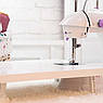 Портативна швейна машинка для дому з педаллю та дошкою Sewing SM202A працює від мережі або батарейок (4x AA), фото 7