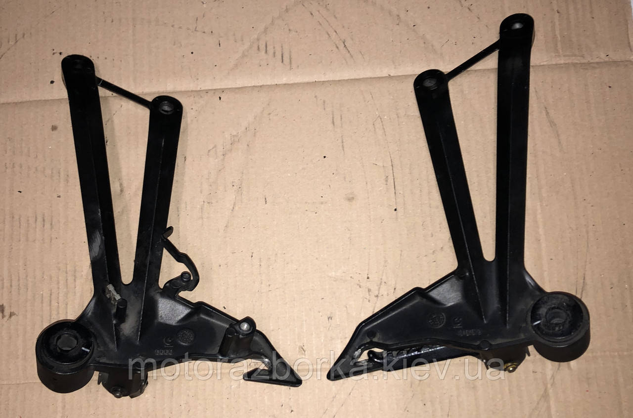 Кріплення задньої підножки Kawasaki Z1000, фото 1