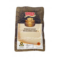 Сыр твердый Пармезан "Parmigiano Reggiano" 12 месяцев фасовка 1 kg