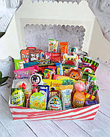 Сладкий подарок для малыша: Коробка с конфетами, Набор сладостей с игрушкой на День Рождения