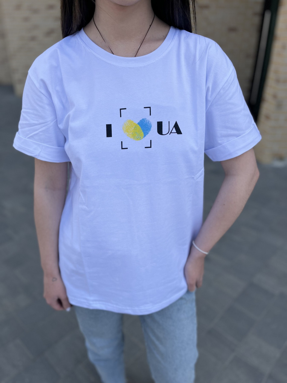 Жіноча біла футболка з принтом в прямому пошитті з принтом розміри 48, 50