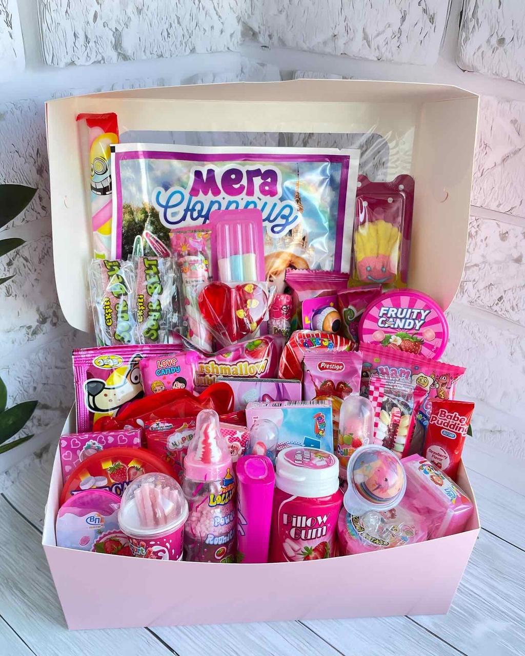 Рожевий подарунковий бокс з цукерками та іграшкою на день народження, подарунок для дівчинки