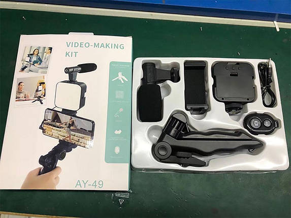 Набір блогера 4в1 Штатив для телефона з мікрофоном світлом спалахом Пульт AY-49 трипод, фото 1