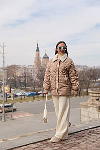 Комбінована куртка демісезон стьобана прямого крою з хутряним коміром утеплена кемел