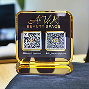 Табличка з QR-кодом 150х150 мм Акрил, інставізитка з об'ємними елементами та рамкою ACRY