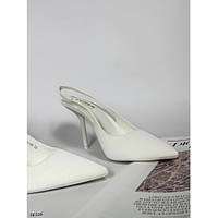 Классические женские туфли из эко кожи белого цвета на шпильке