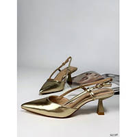 Женские туфли из эко кожи золотого цвета на низком каблуке