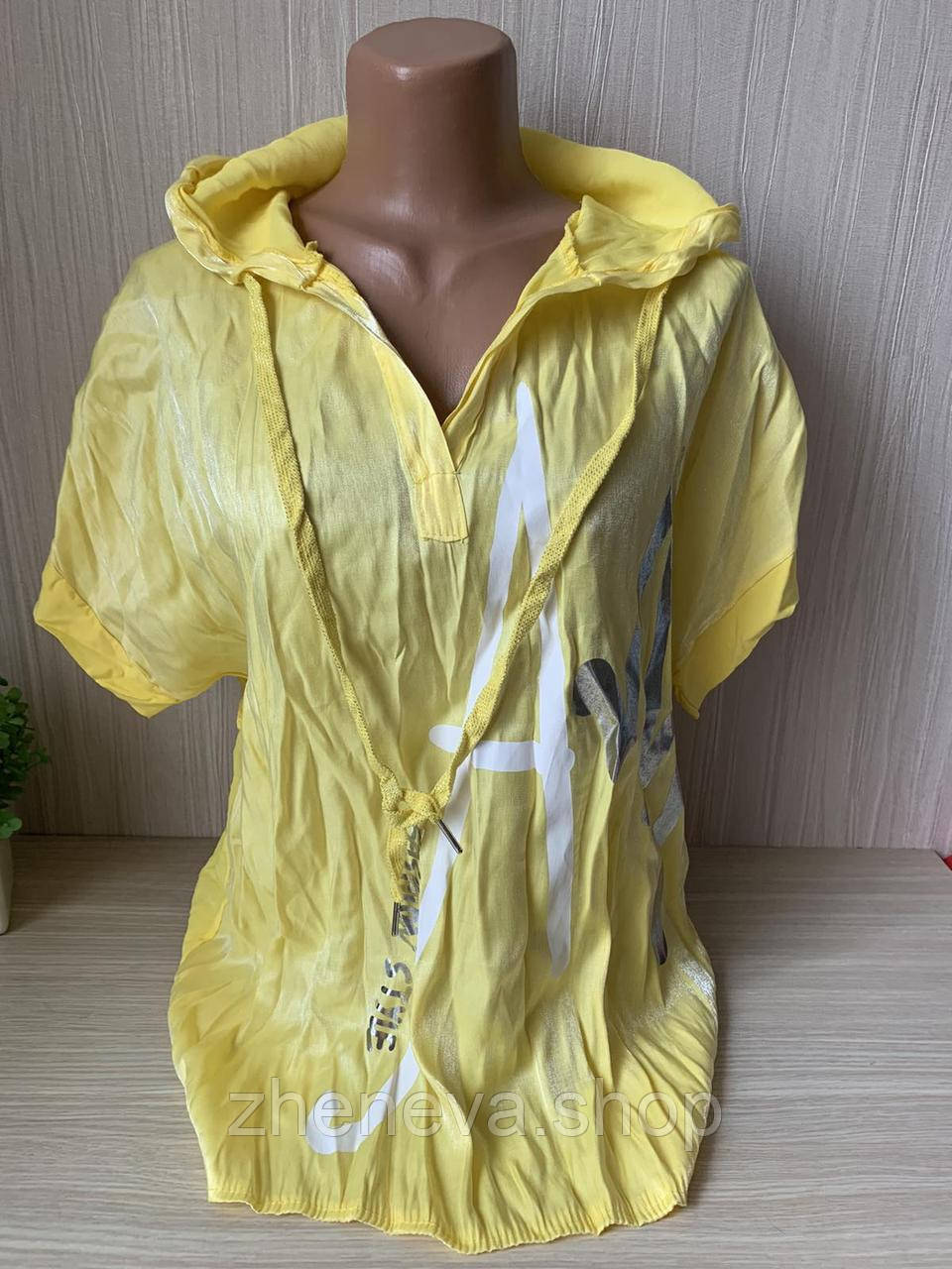 Стильна жіноча футболка з капюшоном, з яскравим принтом, сріблястий накат, фото 1