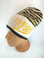 Шапка для хлопчика демісезонна в смужку розмір 50-52 Дитячі в'язані шапки з вишивкою весна осінь Гірчична бежева