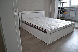Ліжко 2х-спальне біле зі сріблястими вставками