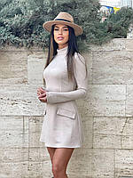 Стримана замшева сукня-міні з коміром-стійкою, довгими рукавами та кишенями бежевого кольору