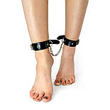 Набір BDSM Art of Sex - Emoji, наручники та поножі, екошкіра, чорний колір, металева фурнітура, фото 5