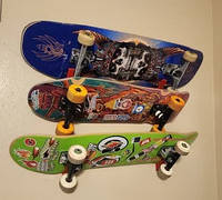 Тримач для скейтбордів, лонгбордів на стіну пластиковий / Настінне кріплення для скейтборду