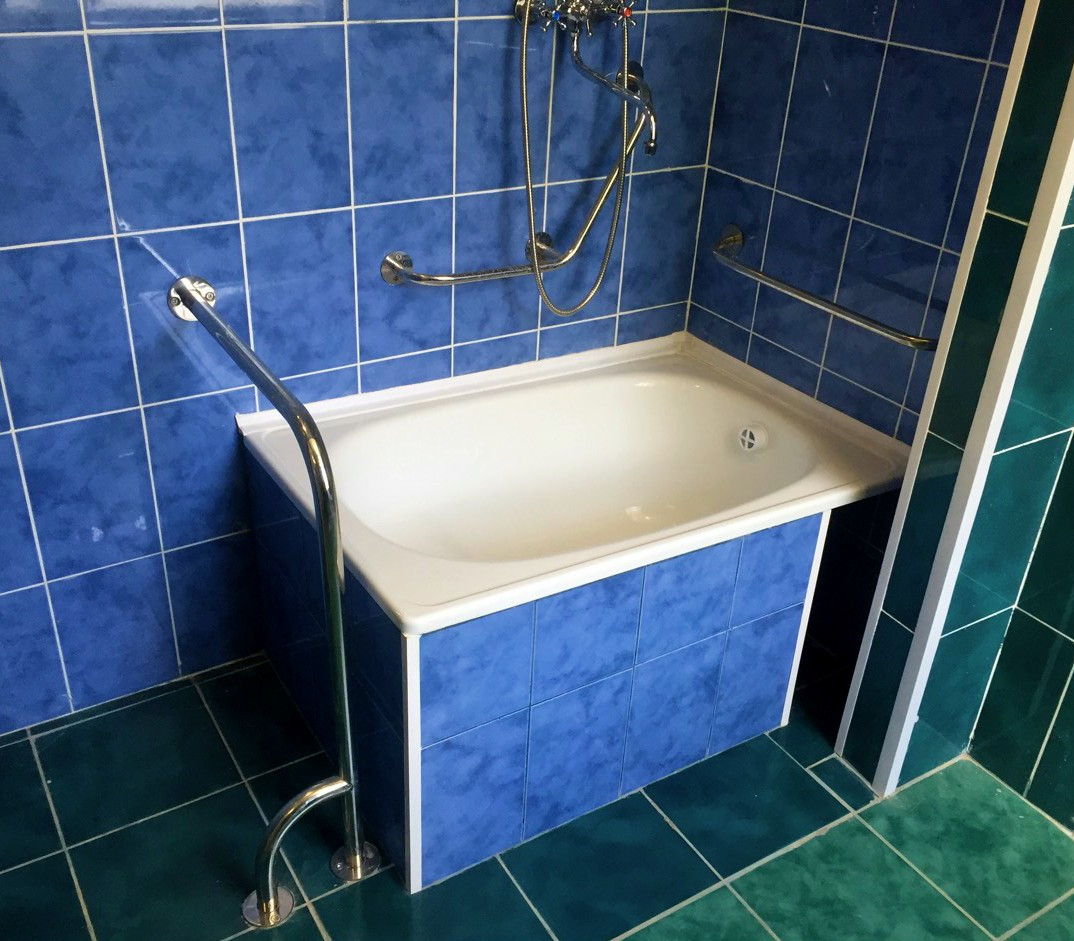 Поручень для инвалидов в туалет "стена-пол" с поворотной ножкой 360°, Ø 32мм - 800х700мм - фото 5 - id-p629932754