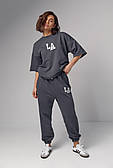 Жіночий спортивний костюм з вишивкою LA — темно-сірий колір, S