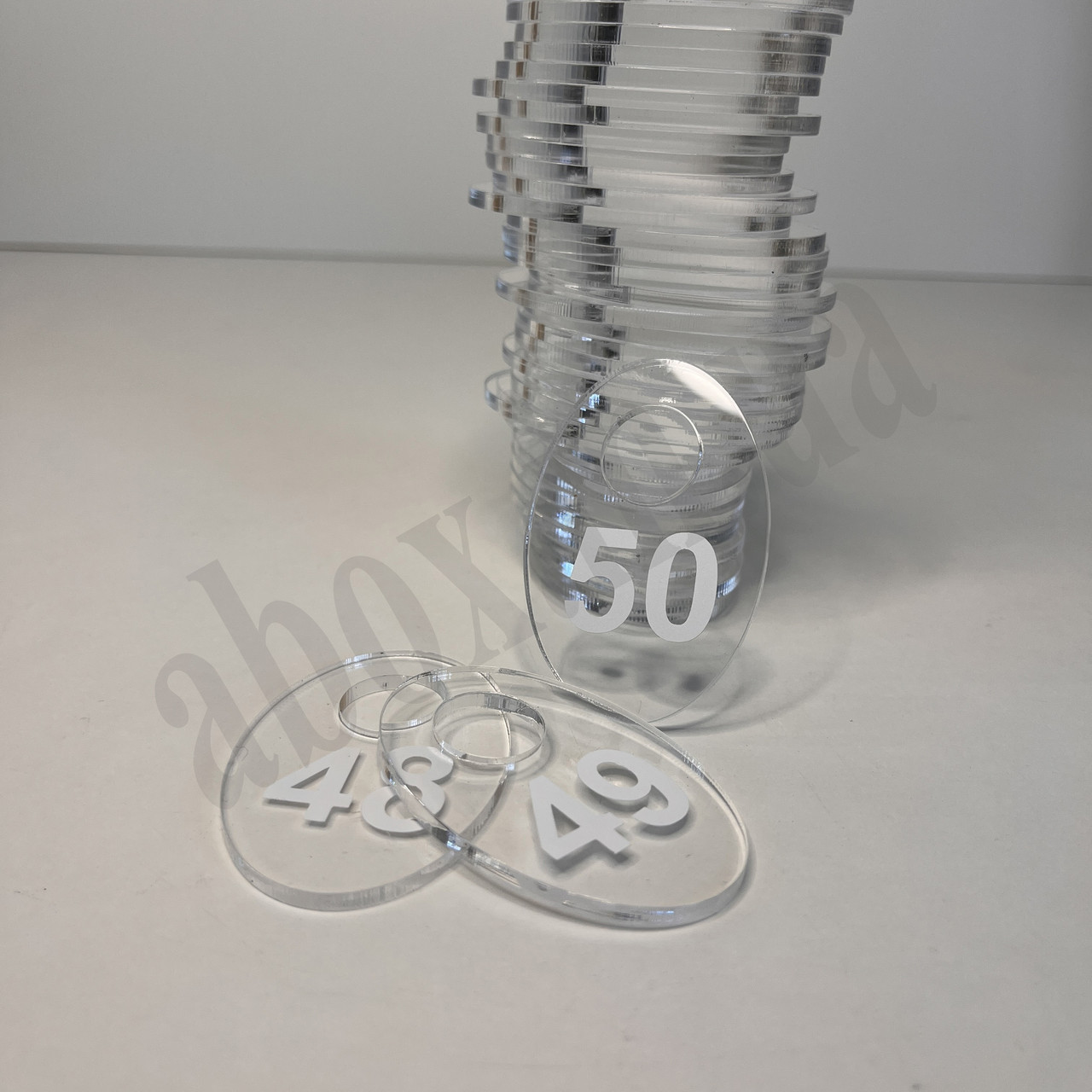 Комплект гардеробних номерків 1 - 50 | Прозорі | Овальні | Біла цифра