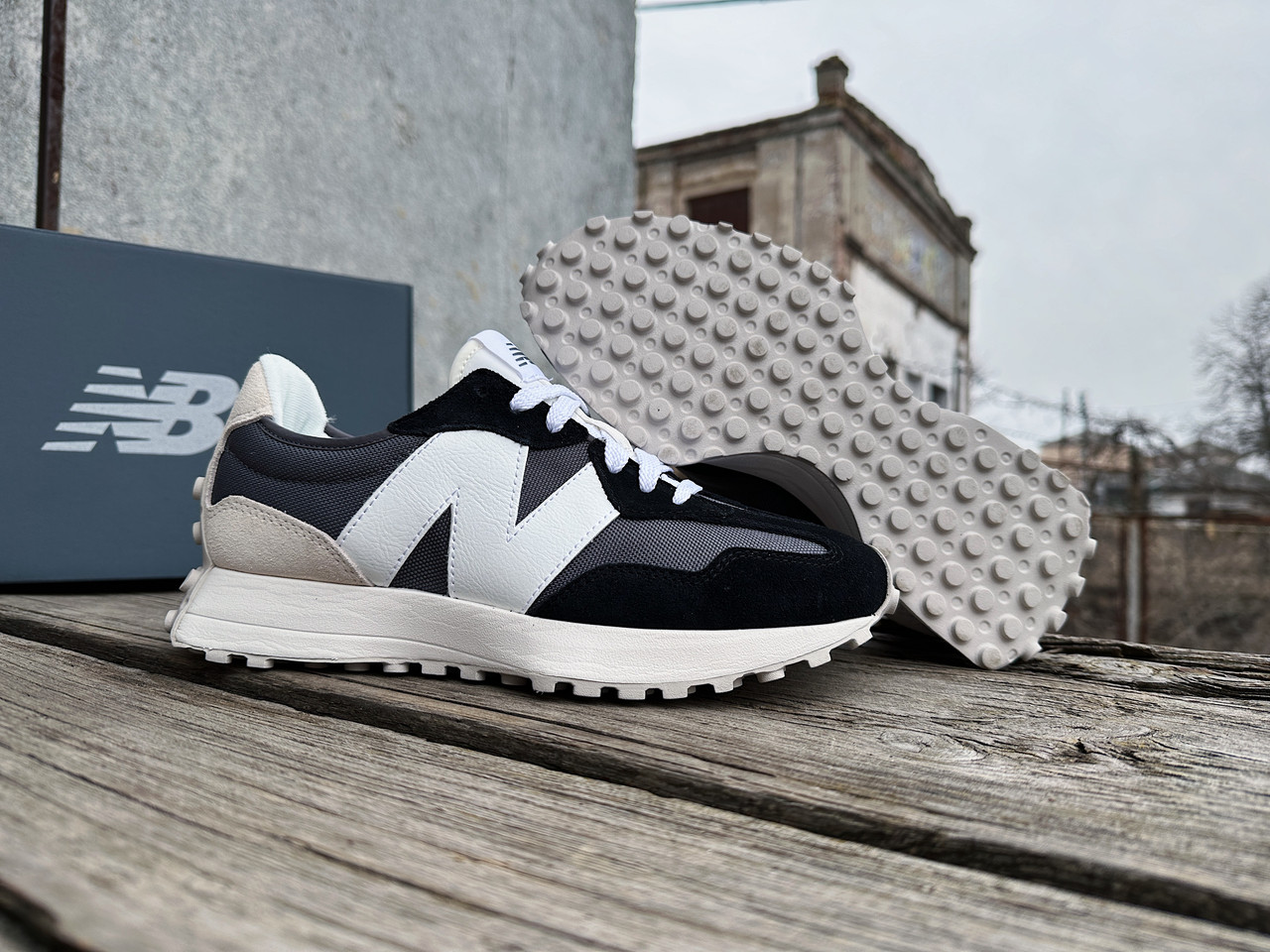 Кросівки New Balance 327 U327FE чорні з сірим Оригінал