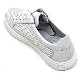 Жіночі шкіряні кеди білого кольору на шнурівці з перфорацією MIDA 230073(34) розмір 36, фото 5