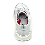 Жіночі шкіряні кросівки білого кольору на шнурівці з перфорацією MIDA 230226(34) розмір 36, фото 6