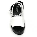 Жіночі шкіряні босоножки чорно-білого кольору на плоскій підошві MIDA 230448(34) розмір 36, фото 3