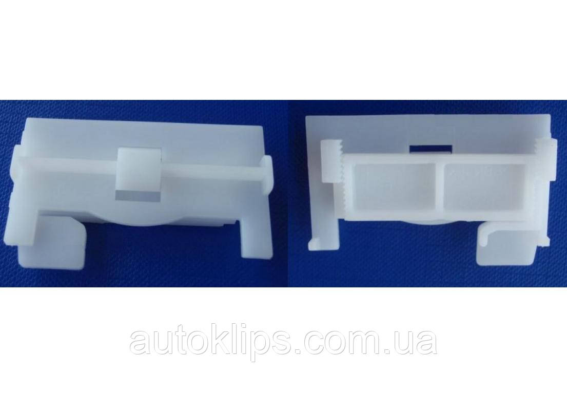 Кліпса кріплення молдингу даху Renault Kangoo І ( 1998—2008) OEM: 7703077428