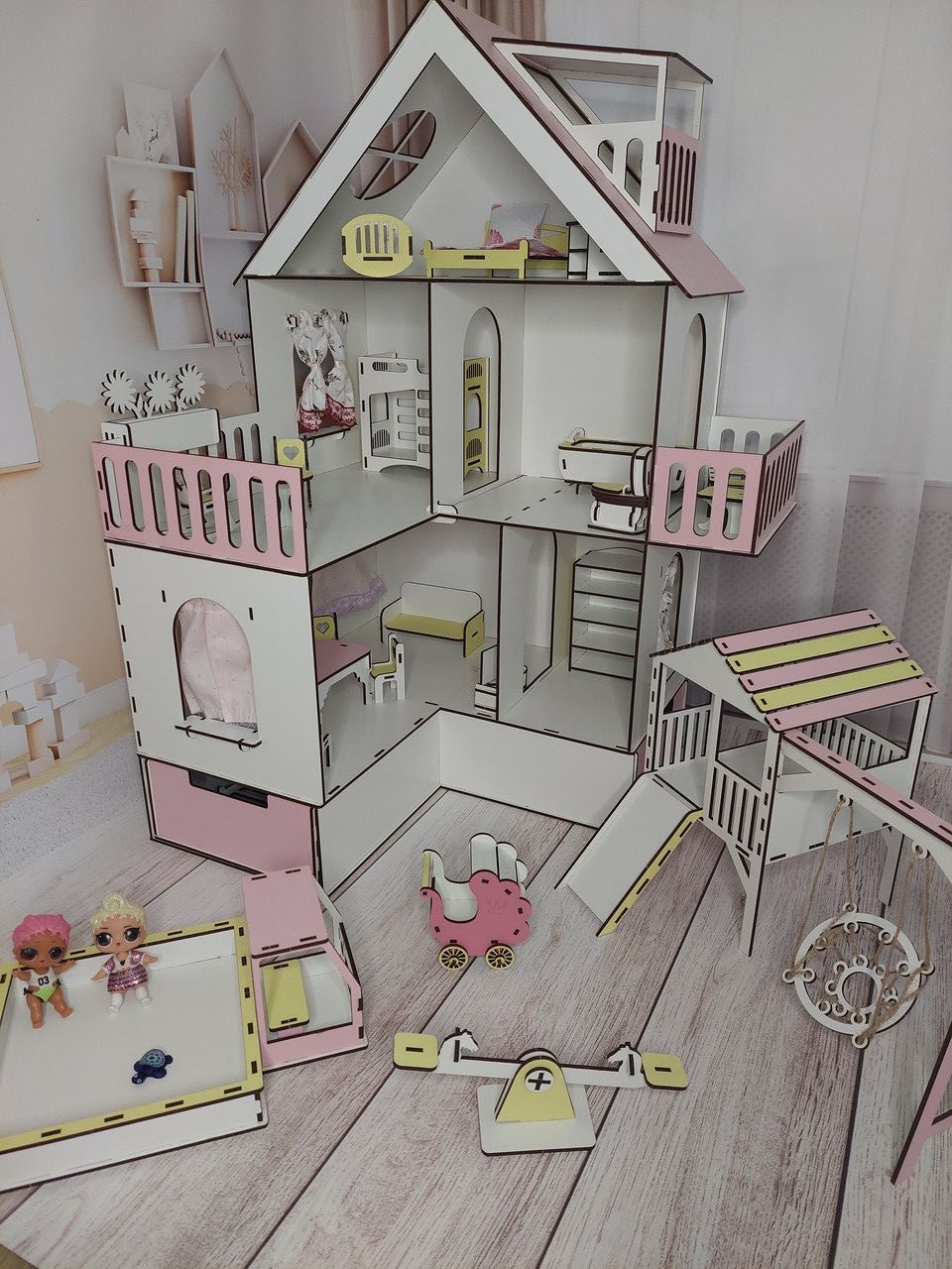 Ляльковий дерев'яний дитячий будиночок для ляльок самозбірний з меблями, дитячим майданчиком та ящиками + колиска Код/Артикул 52
