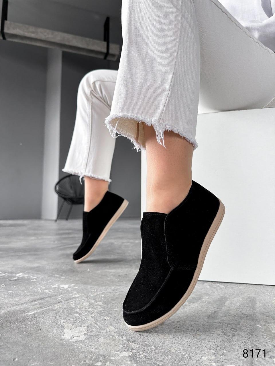 Жіночі туфлі лофери на низькому ходу замшеві чорні Palmir
