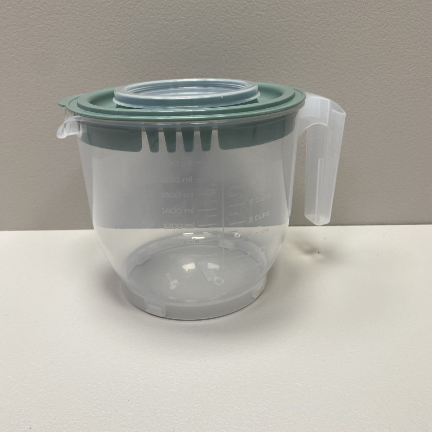 Ємність для змішування з кришкою пластикова 2,2 л Dunya Plastik 10200 прозора з зеленим