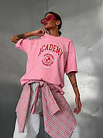 Трендовая женская оверсайз футболка розового цвета из качественной ткани и качественным накатом, с надписью