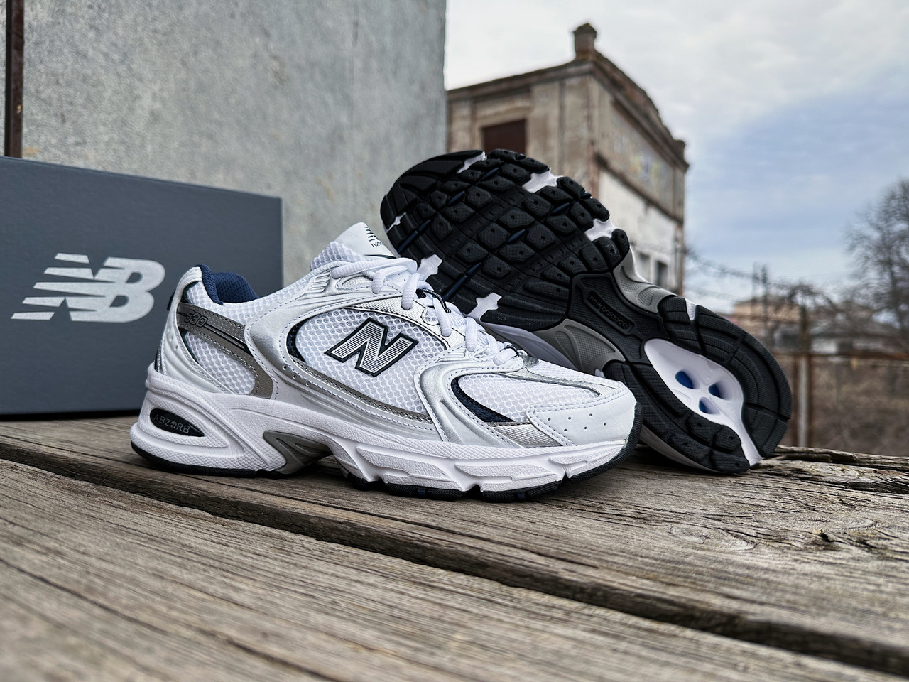 Кросівки New Balance 530 MR530SG білі з синім Оригінал