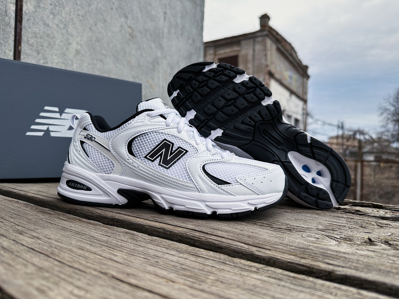 Кросівки New Balance 530 MR530EWB білі з чорним Оригінал