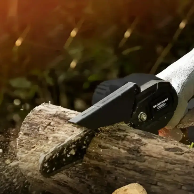 Мини пила Mini Electric Chain Saw1 в чемодане с 1 акк. для обрезки деревьев и распила дров 48V - фото 5 - id-p2136648297